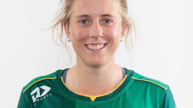 Sport - cricket - melissa Hansen CD Hinds.jpg cropped