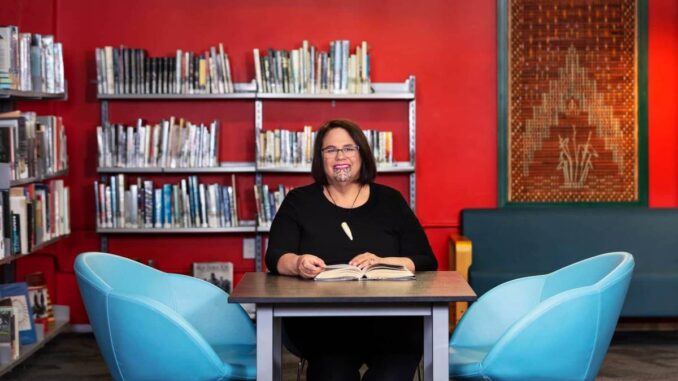 Com - HONOURS Kathie Irwin photo by Tania