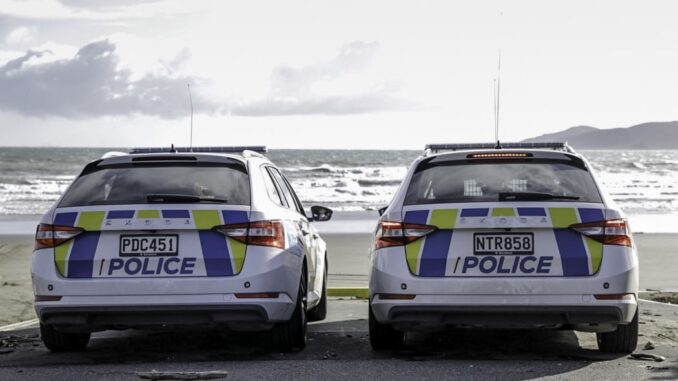 COM - Police search for kayaker