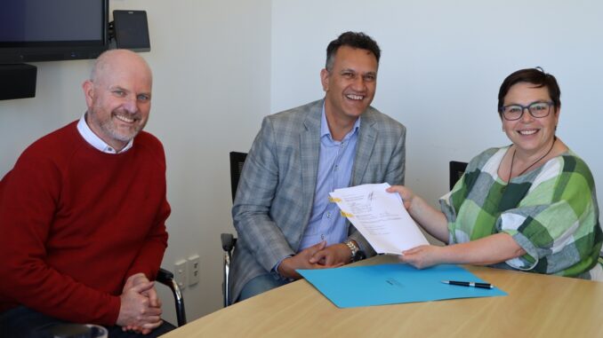 ENV - Otaihanga resource recovery centre lease signing