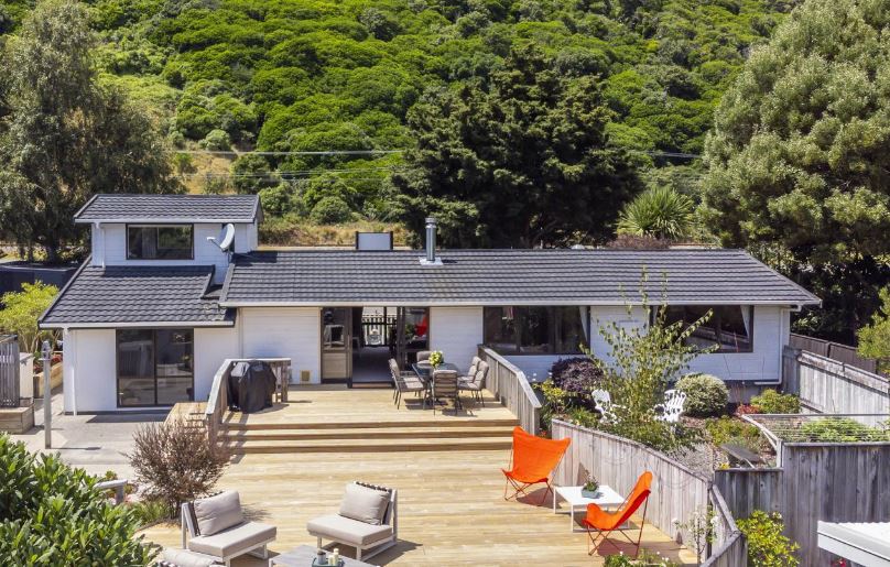 Property Brokers – LAND ON YOUR FEET WITH THIS ONE!