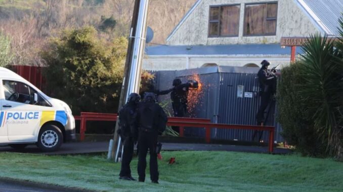 REGIONAL NEWS - Police raid hells angels